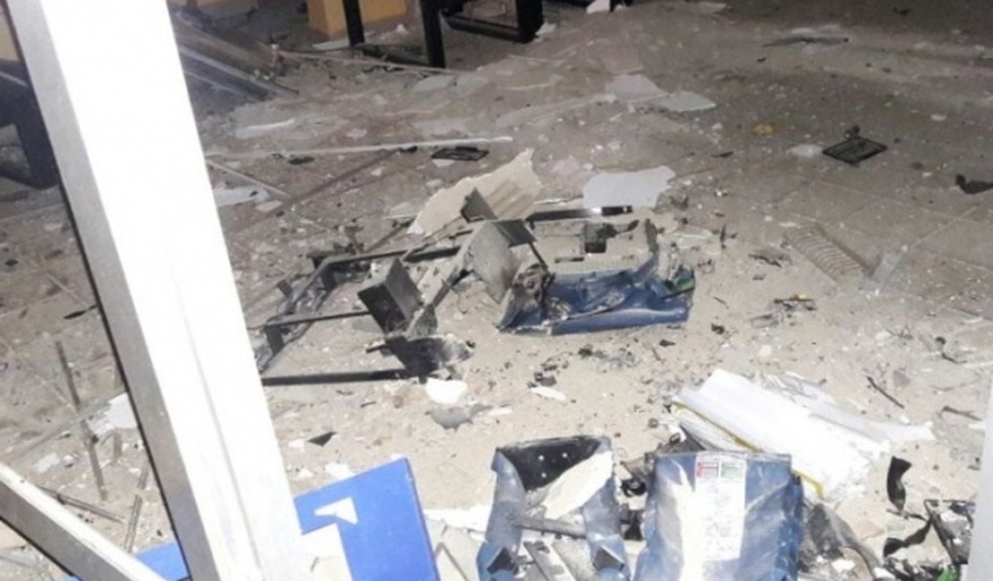 Criminosos rendem vigilante e explodem caixa eletrônico em Coruripe