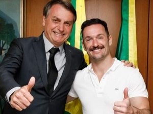 Diego Hypólito surge sorridente com Bolsonaro e internautas não o perdoam