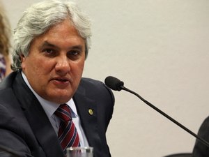 Senador do PT é preso por atrapalhar Lava Jato