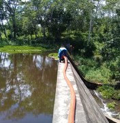 Casal instala flutuante para melhorar captação de água em Paulo Jacinto