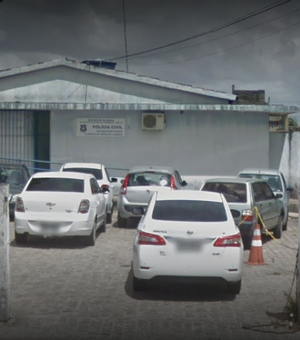 Dois veículos roubados são recuperados em Maceió