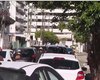 Fios caídos no chão deixam trânsito lento no bairro Jatiúca, em Maceió