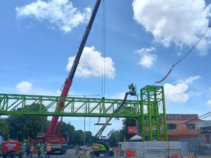 Prefeitura de Maceió conclui instalação da estrutura principal da passarela do Canaã