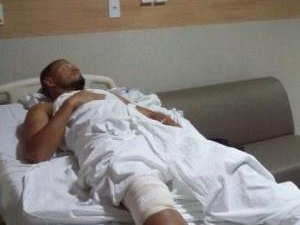 Zagueiro Anselmo passa por cirurgia no joelho direito e inicia recuperação