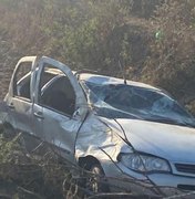 Homens ficam feridos após carro capotar na zona rural de Craíbas