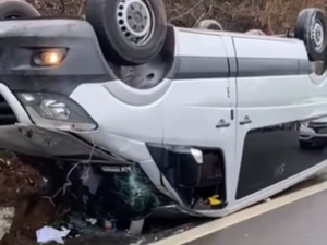 Van capota em trecho da BR-316 no município de Atalaia