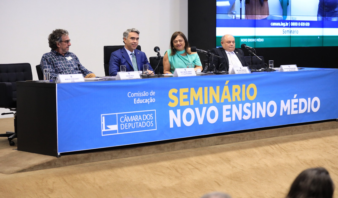 Câmara aprova versão final do novo Ensino Médio e envia texto para sanção; espanhol não será obrigatório