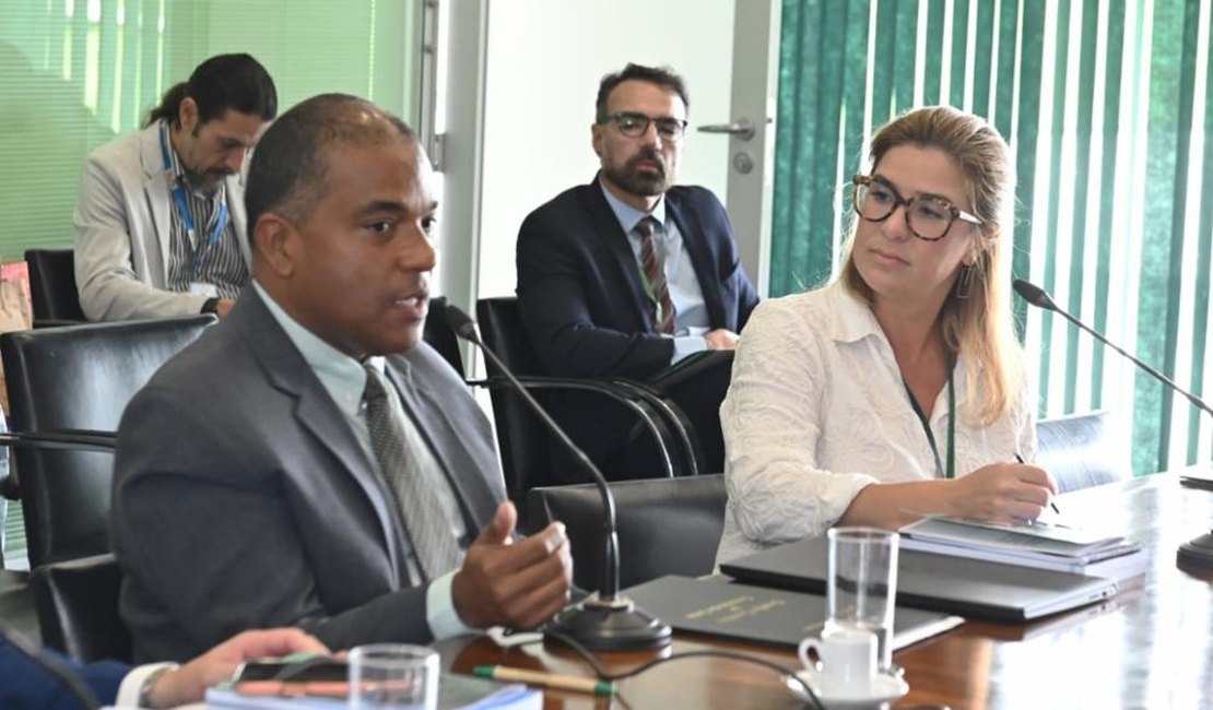 Clayton Santos apresenta na Câmara proposta de programa de capacitação em comunicação para câmaras municipais