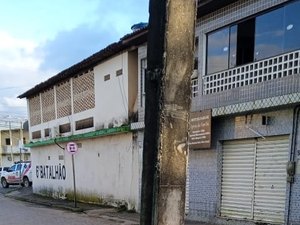 Caminhão bate e danifica poste de energia em Maragogi