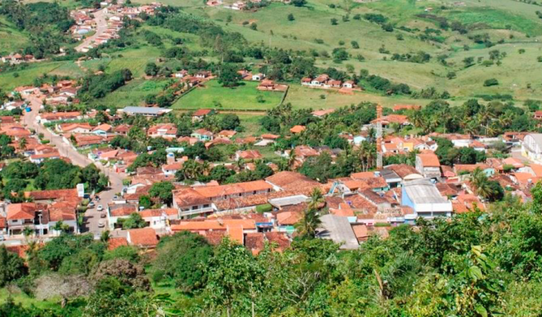 Criminosos roubam motocicleta e efetuam disparos de arma de fogo contra a vítima