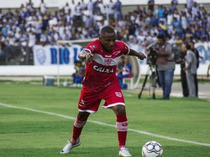 Suspensão do lateral Diego abre espaço para estreia de Rafael Carioca no CRB