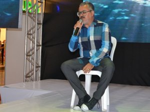 Estilista internacional Ronaldo Fraga abre semana de moda