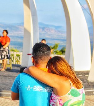 Projeto Pôr do Sol leva centenas de pessoas ao Cristo Redentor, na Serra do Goiti