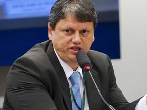 Ministro contradiz Bolsonaro e prevê mais 4,2 mil pontos com radar