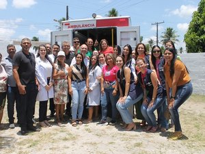 Prefeito Ronaldo Lopes entrega ambulância no povoado Palmeira Alta