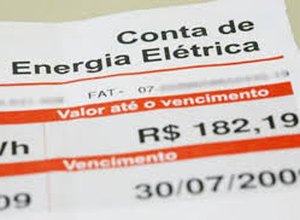 Após 2 anos de forte alta, reajuste da luz será menor em 2019