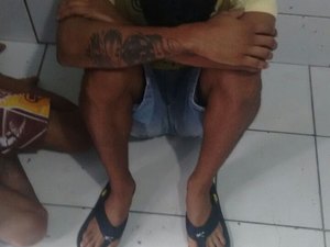 Denunciado pela comunidade, jovem é preso por tráfico no Poço