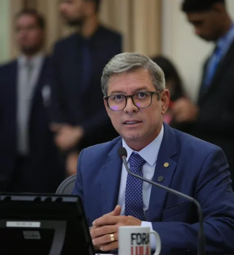 Deputado promete expor e processar posts de ódio contra Kirk e líderes da direita