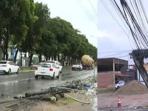 Duas batidas contra postes provocam trânsito e queda de energia na parte alta de Maceió
