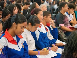 Educação inicia entrega de kits do programa Foca o Enem