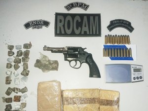 Dupla é presa por tráfico e porte ilegal de arma de fogo em Arapiraca