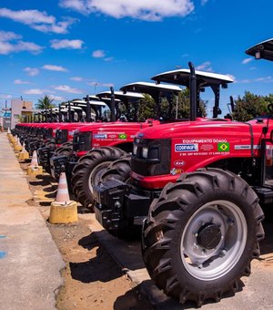 Arapiraca recebe 15 tratores para o fortalecimento da agricultura familiar