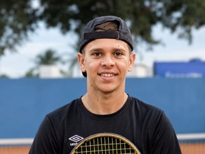 Jovem tenista de Arapiraca busca apoio para representar Alagoas em competição nacional