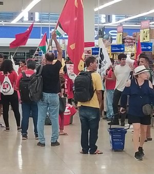 Movimento de Luta nos Bairros ocupa supermercado em Maceió