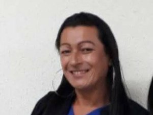 Mulher trans formada em Pedagogia precisa de ajuda para sair de casa após receber ultimato da família