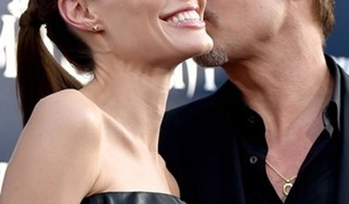 Brad Pitt e Angelina Jolie se casam na França
