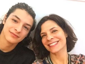 Filho de Helena Ranaldi chama atenção por semelhança com a mãe