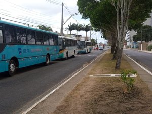 [Vídeo] Cadeira de balanço no lugar do assento do motorista e a Prefeitura de Arapiraca não quer fiscalização 