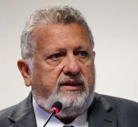 Indicado por Arthur Lira, presidente da Caixa se aproxima de JHC e Renan Calheiros