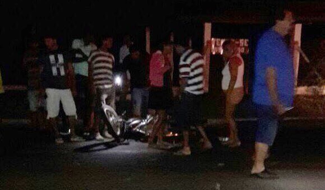 Acidente entre carro e moto deixa uma pessoa ferida em Estrela de Alagoas 