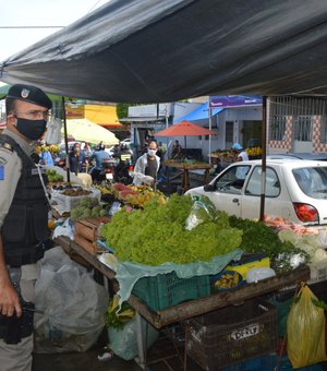 Mulher é esfaqueada após discussão em feirinha no Jacintinho, em Maceió