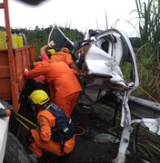 [Vídeo] Colisão entre caminhão e carro de passeio deixa vítima fatal em São Luís do Quitunde