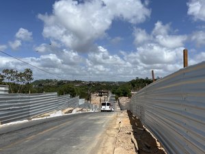 Defesa Civil libera avenida no Pinheiro, interditada para demolição de imóveis