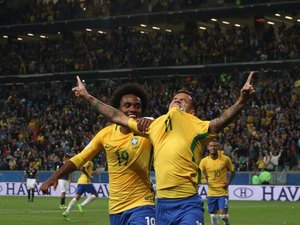 Brasil 2 x 0 Equador - Coutinho brilha, e seleção brasileira confirma a liderança