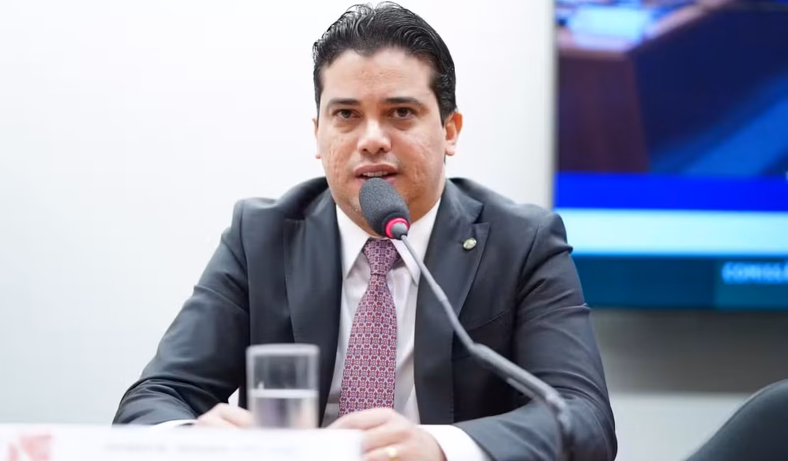 PF faz buscas na Câmara dos Deputados em operação contra fraudes em licitações no Ceará