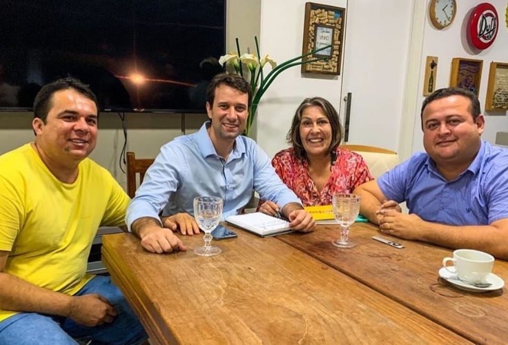 Daniel Barbosa participa de primeira reunião ao lado de Célia Rocha