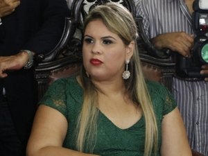 Justiça bloqueia bens móveis e imóveis da secretária de Cultura, Melina Freitas