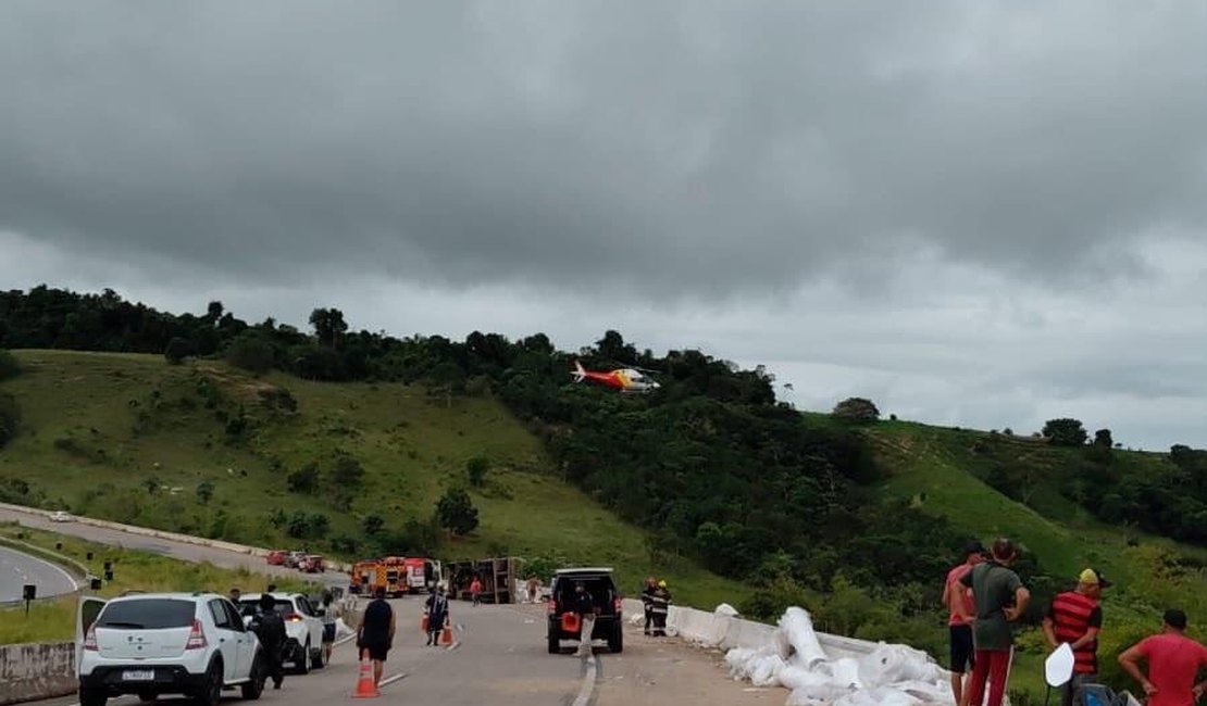 Homem morre após capotamento em trecho da BR-101 no município de Junqueiro