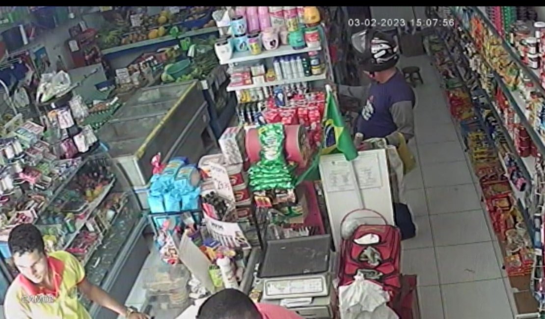 Ladrão é flagrado cometendo furto em Arapiraca