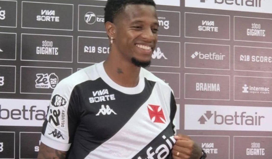 Tchê Tchê é apresentado no Vasco e revela admiração antiga pela camisa do clube