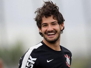 Sporting entra na briga para contratar Alexandre Pato
