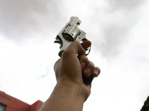Homem é preso com revólver na sede da torcida Mancha Azul