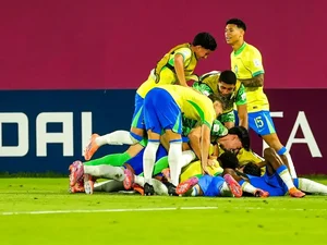 Brasil despacha França nos pênaltis e vai às quartas do Mundial Sub-17