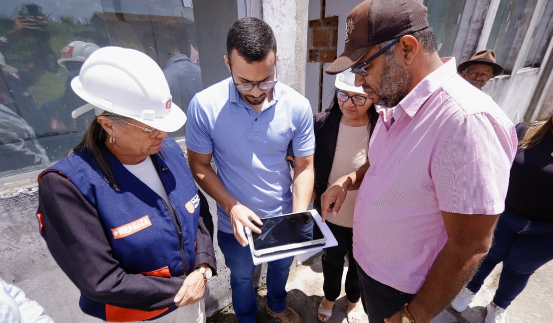 Prefeita Tia Júlia realiza visita técnica às obras no Centro de Educação Infantil Francisca Nunes, na Tabacaria