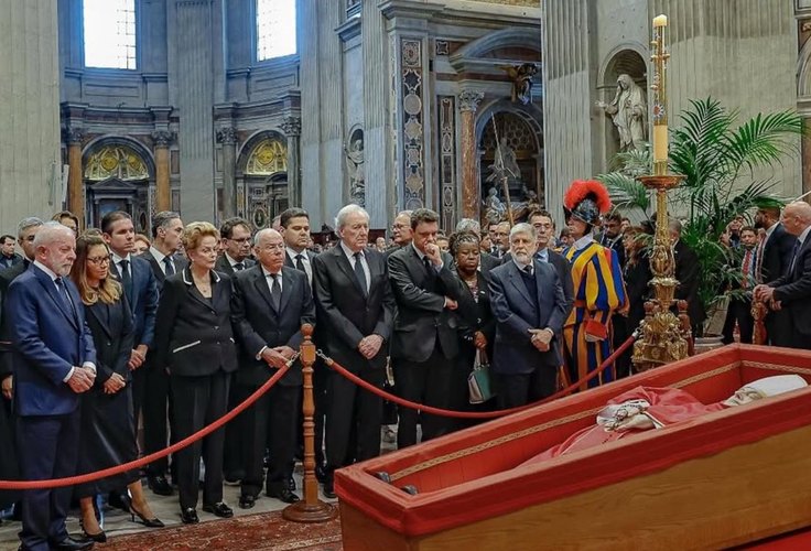 Renan Calheiros viaja com Lula para funeral do Papa Francisco