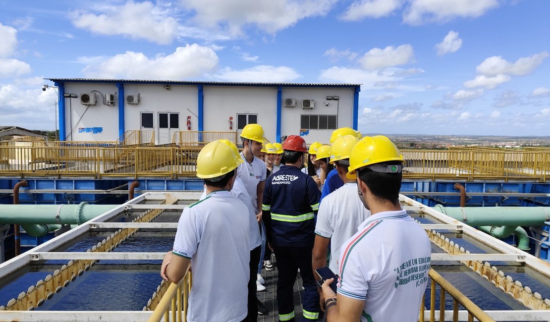 Projeto leva conhecimento sobre tratamento da água a estudantes do Agreste